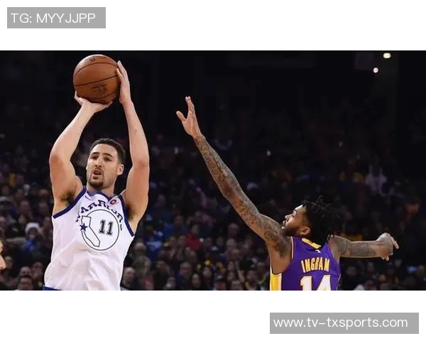 库里分享11张圣诞大战回忆照克莱一哥保罗同框老詹三度现身引热议