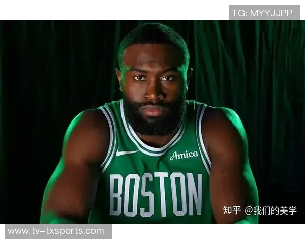 杰伦布朗盛赞安芬尼西蒙斯本赛季精彩表现展现无与伦比的实力